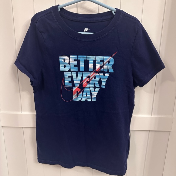 Nike Size YM Girls Shirt - Picture 1 of 1